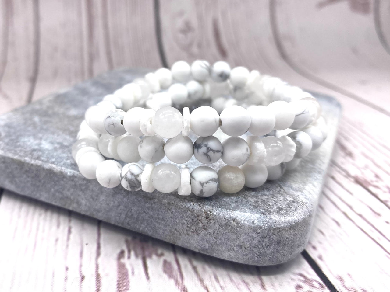 White Howlite with Natural Shell Beaded Crystal Bracelet