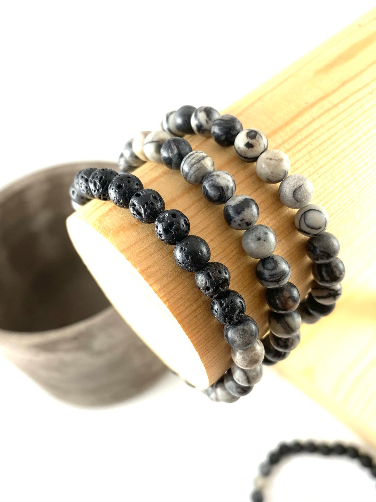 Volcano - Lined Agate Diffuser Bracelet 6mm